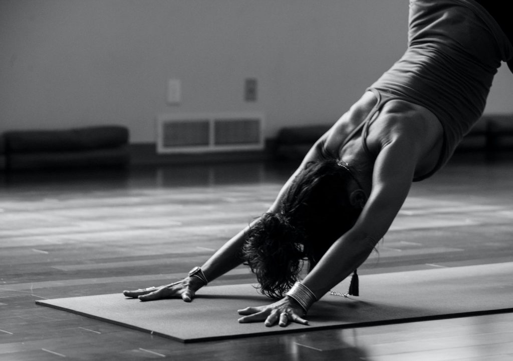 free date night idea; yoga with your partner